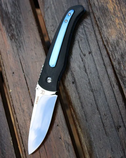 Knife by Andre Erasmus