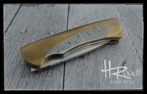 Liner Lock Folder by Henning Roodt