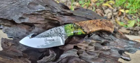Hunters, FS Daggers, Bowies, Clevers, Kamp knifes, EDC knifes. by Koos Venter